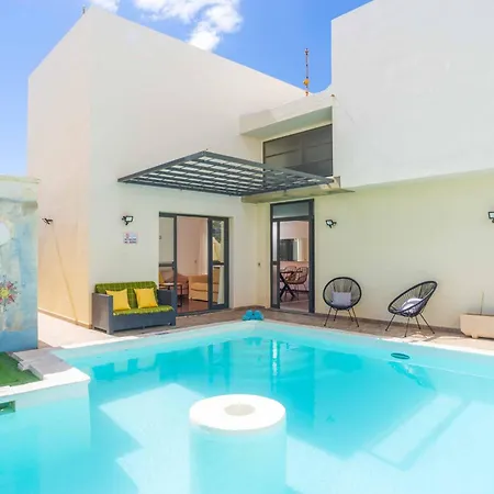 Lanzabur Villa *